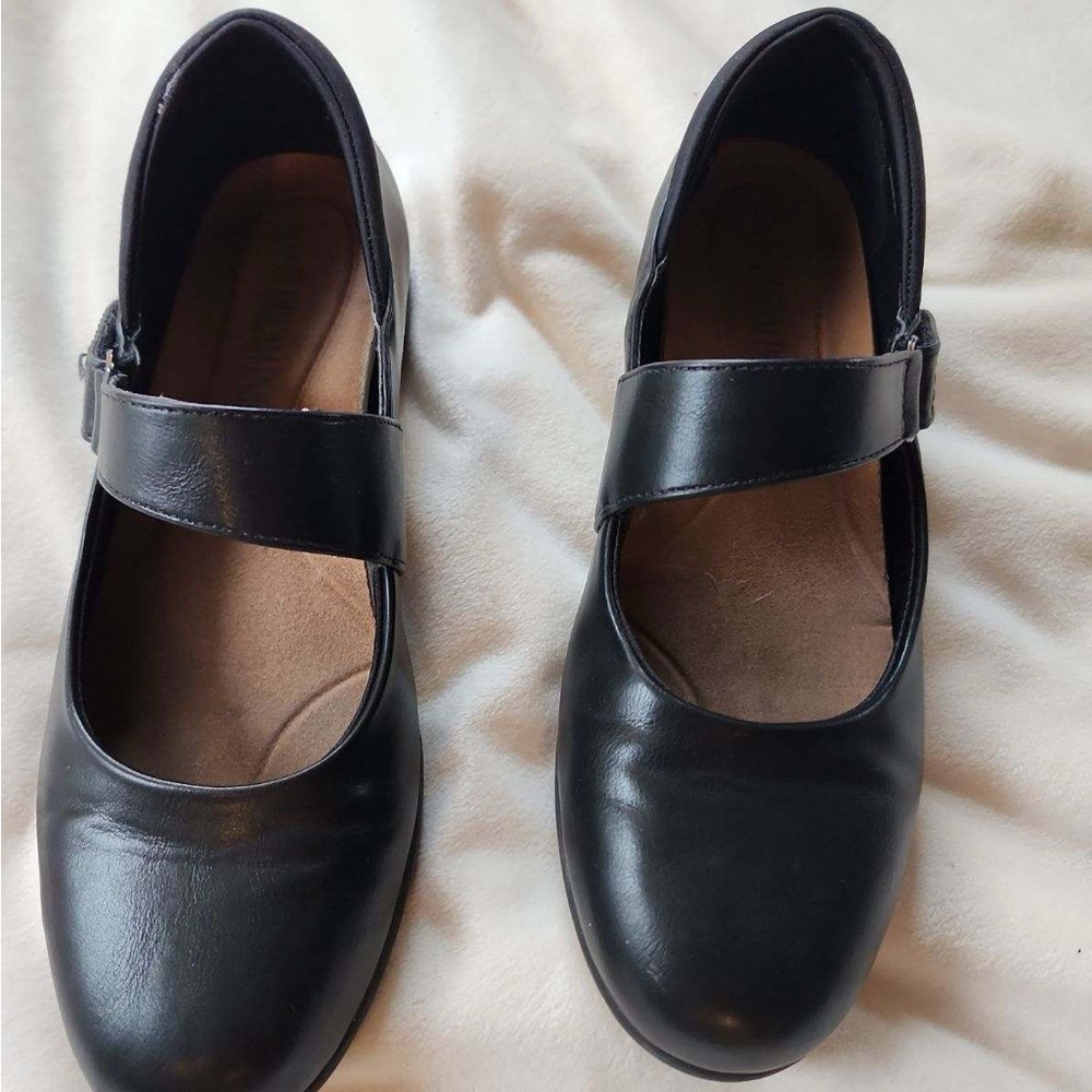 Black Mary Jane’s. Womens 6
